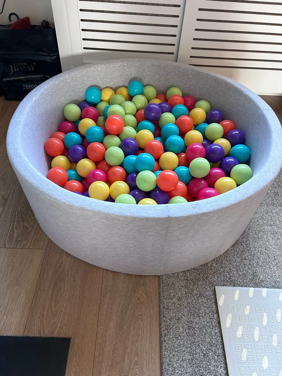 Ball pit - Image 1