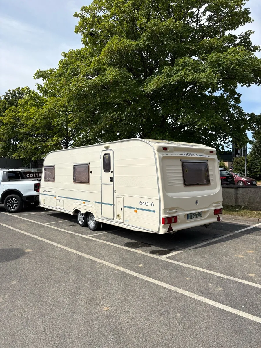 Avondale 6 berth fixed Bunkbed caravan - Image 3