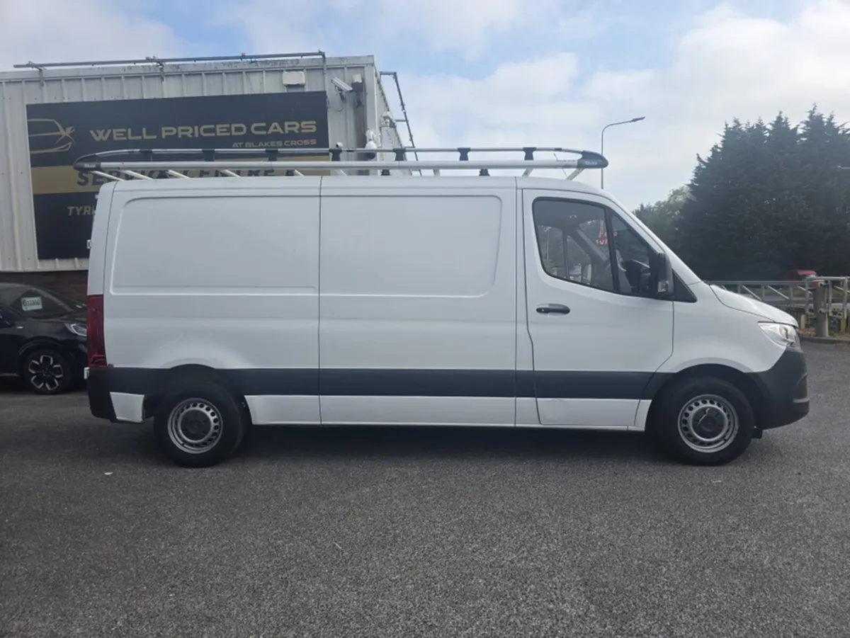 Mercedes-Benz Sprinter 211/39 FWD 6DR - Image 4