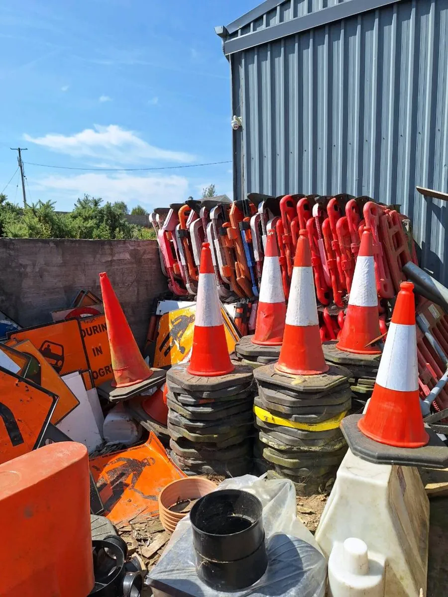 Road  cones  barriers - Image 2
