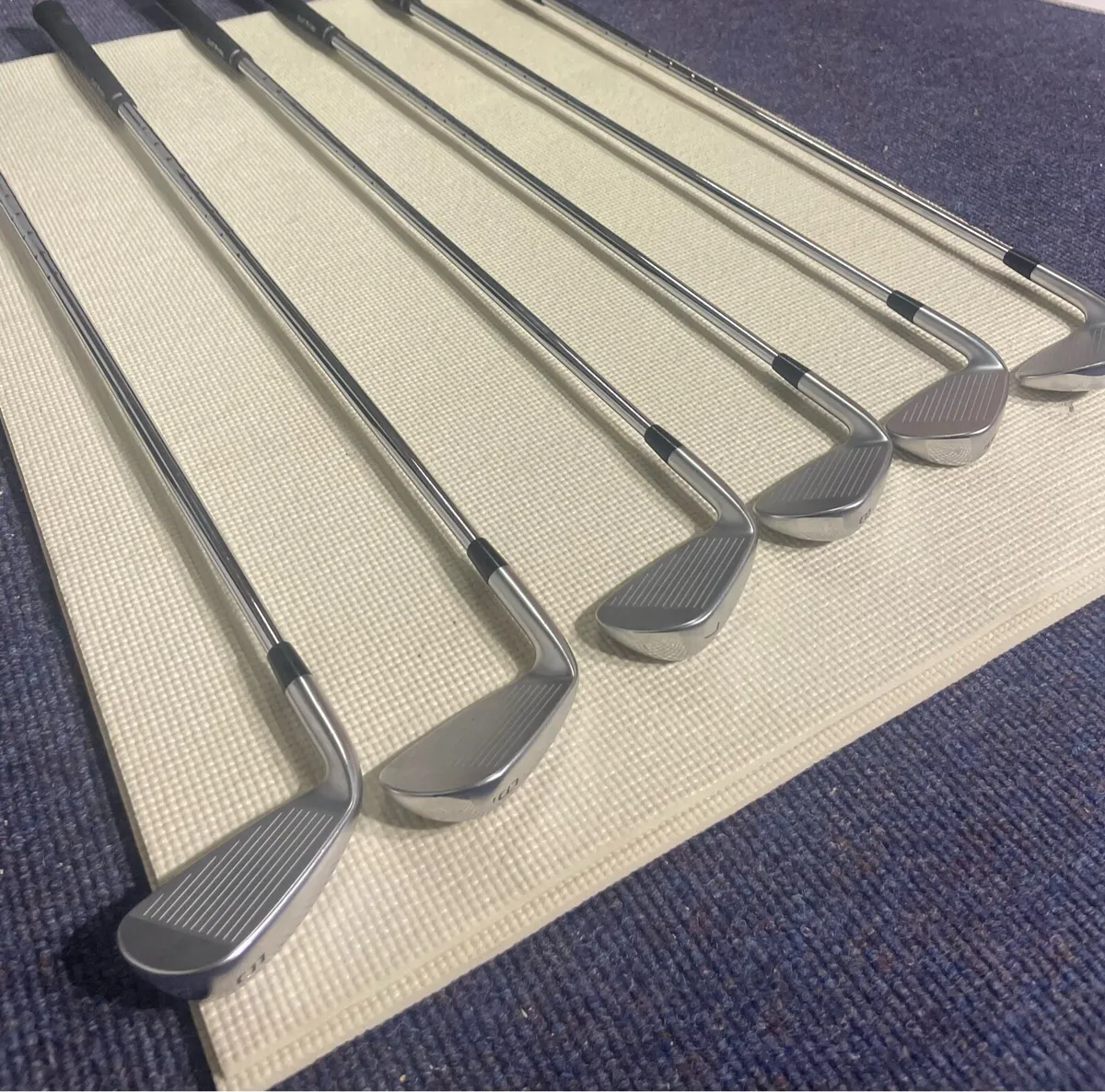Mizuno JPX 925 hot metal golf irons - Image 1