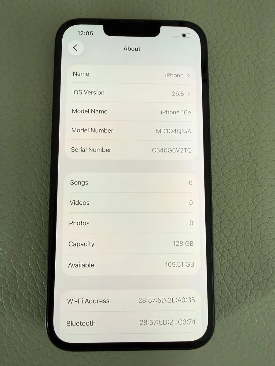 iPhone 16e 128GB THREE network - Image 4