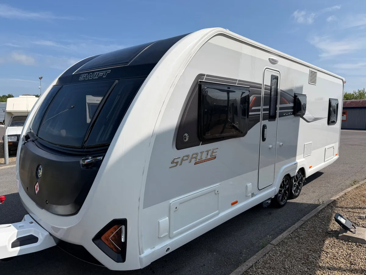 2025 SWIFT EXCLUSIVE GRANDE 8FT 6/7 BERTH EXTRAS!! - Image 4