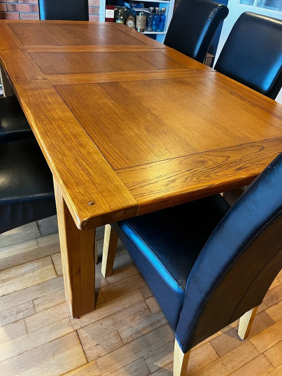 Table, sideboard and display cabinet - Image 4
