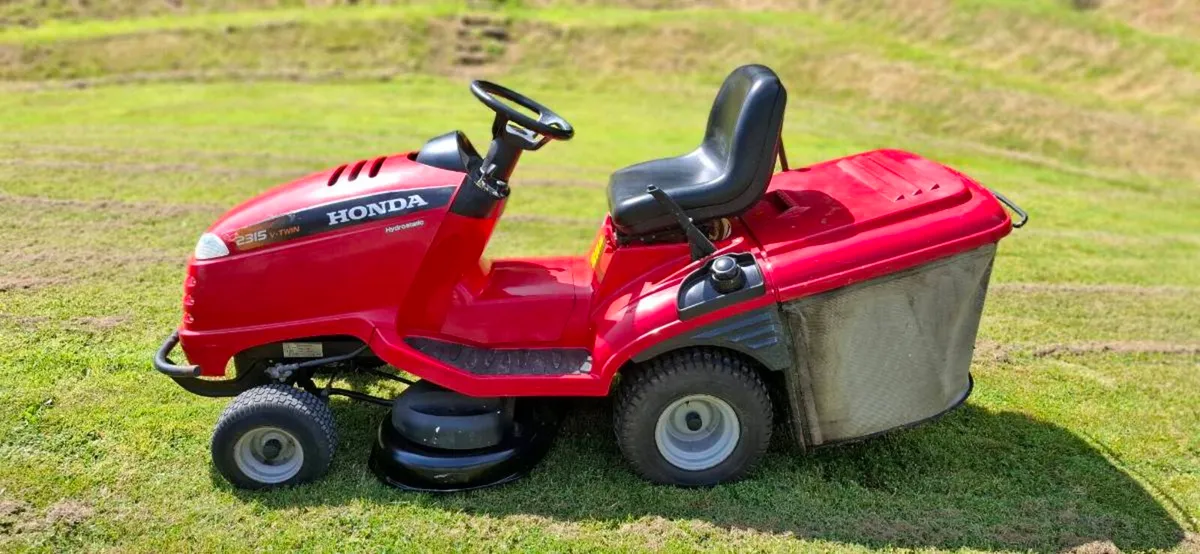 Honda Ride On Mower - Image 1