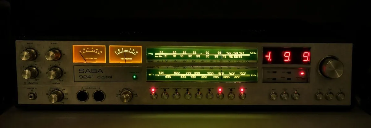 Vintage SABA 9241 Digital Monster Receiver - Image 3