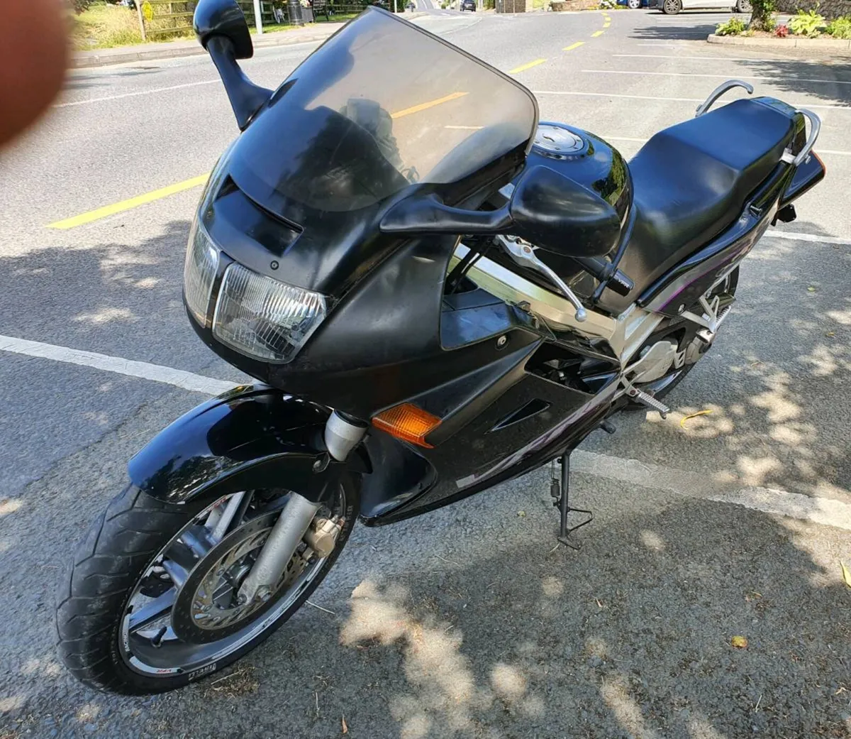 Honda VFR750 4F - Image 2
