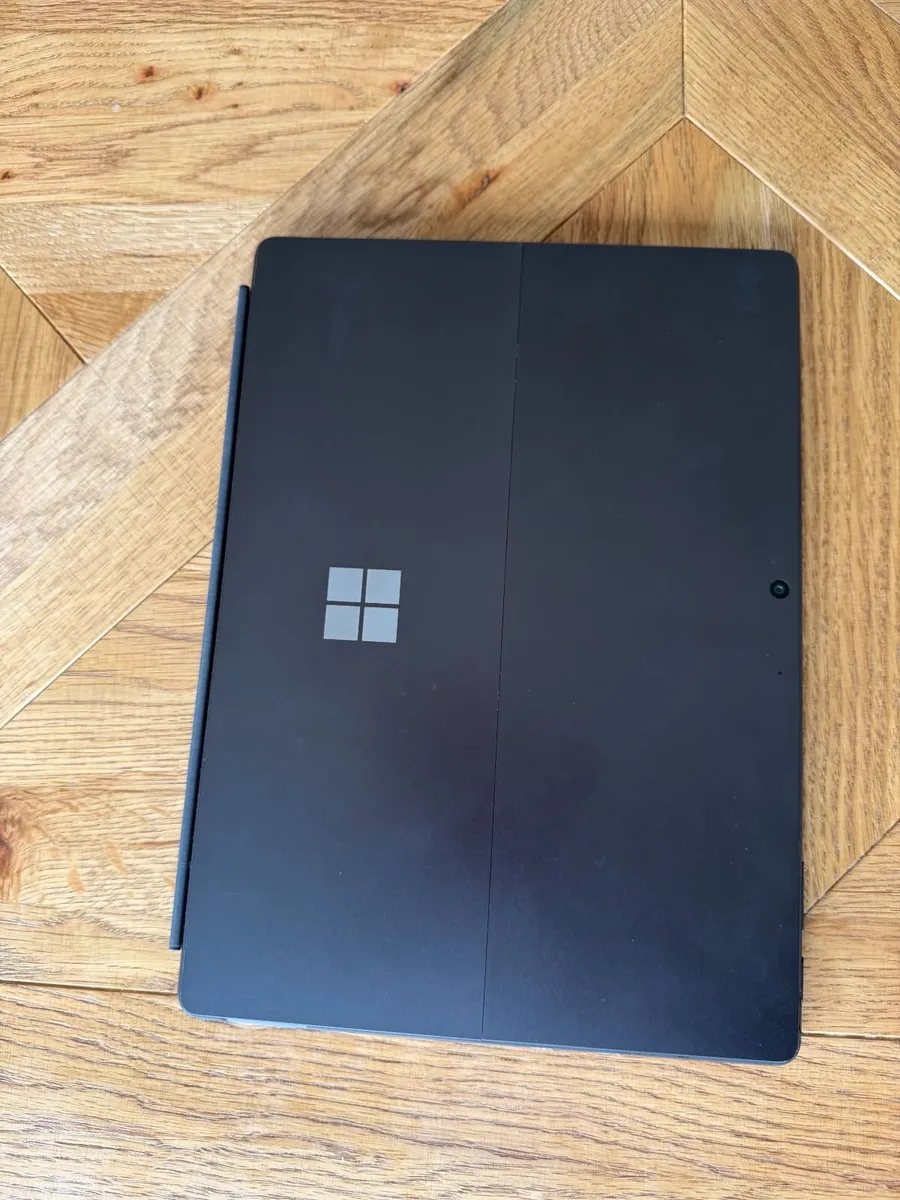 Microsoft	Surface Pro 9 - Image 2