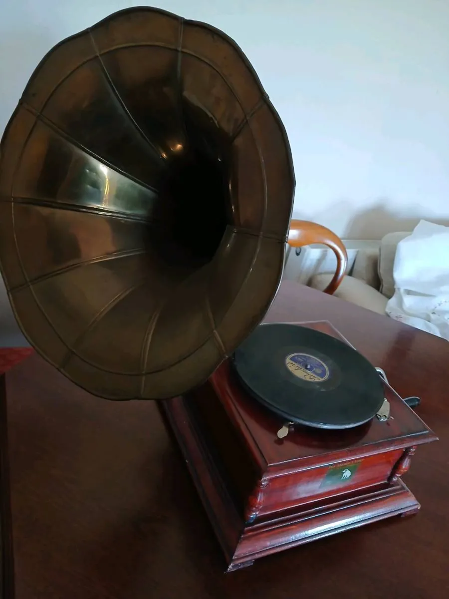 Gramophone - Image 1