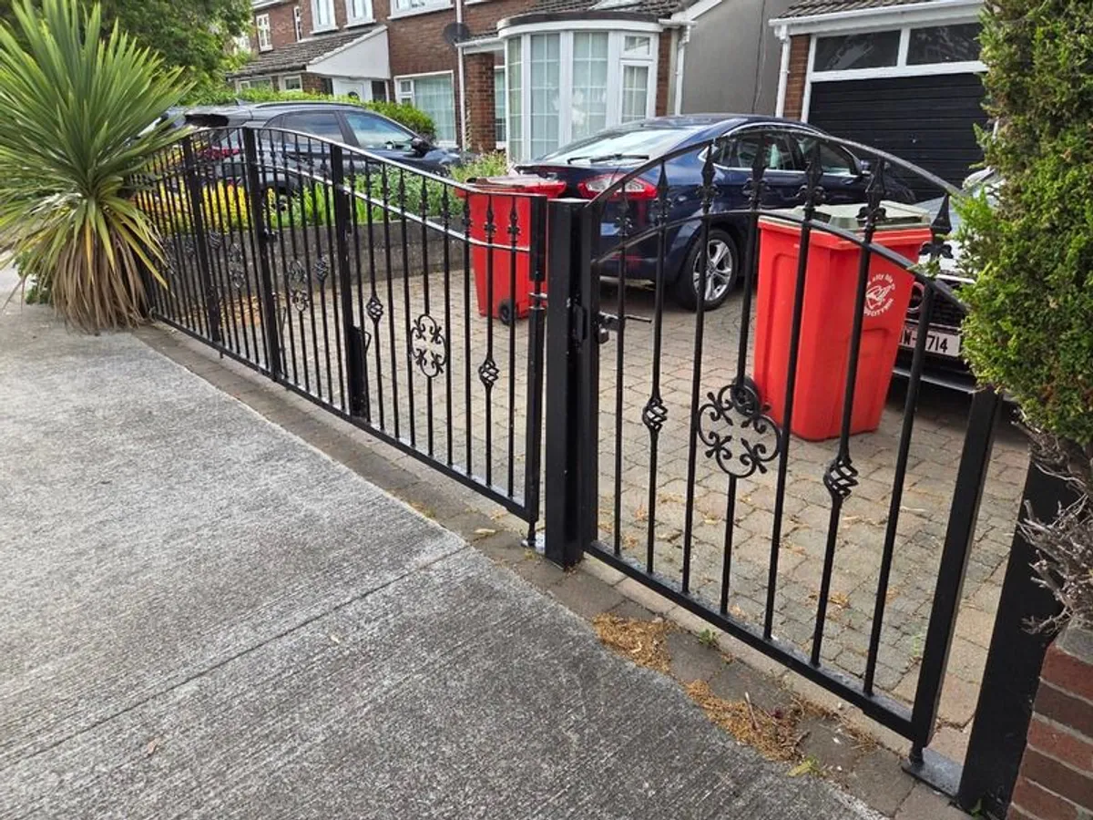 Gates - Image 1