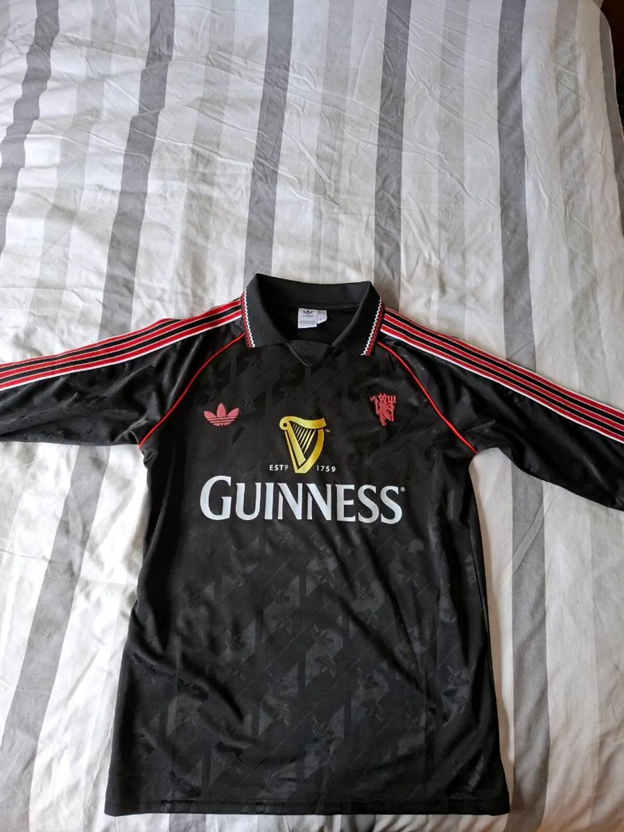 Retro Manchester United jersey - Image 1