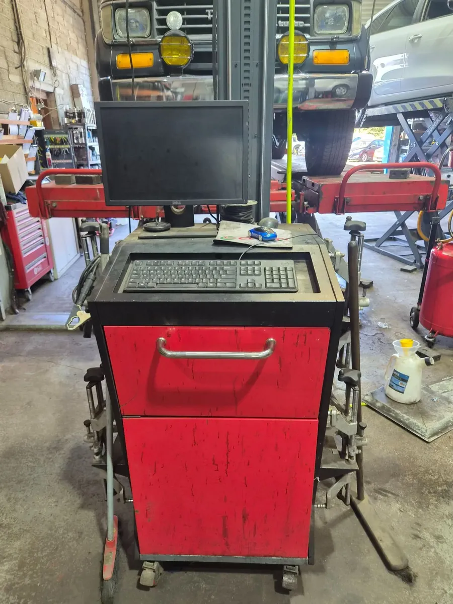 Dama wheel alignment machine - Image 1
