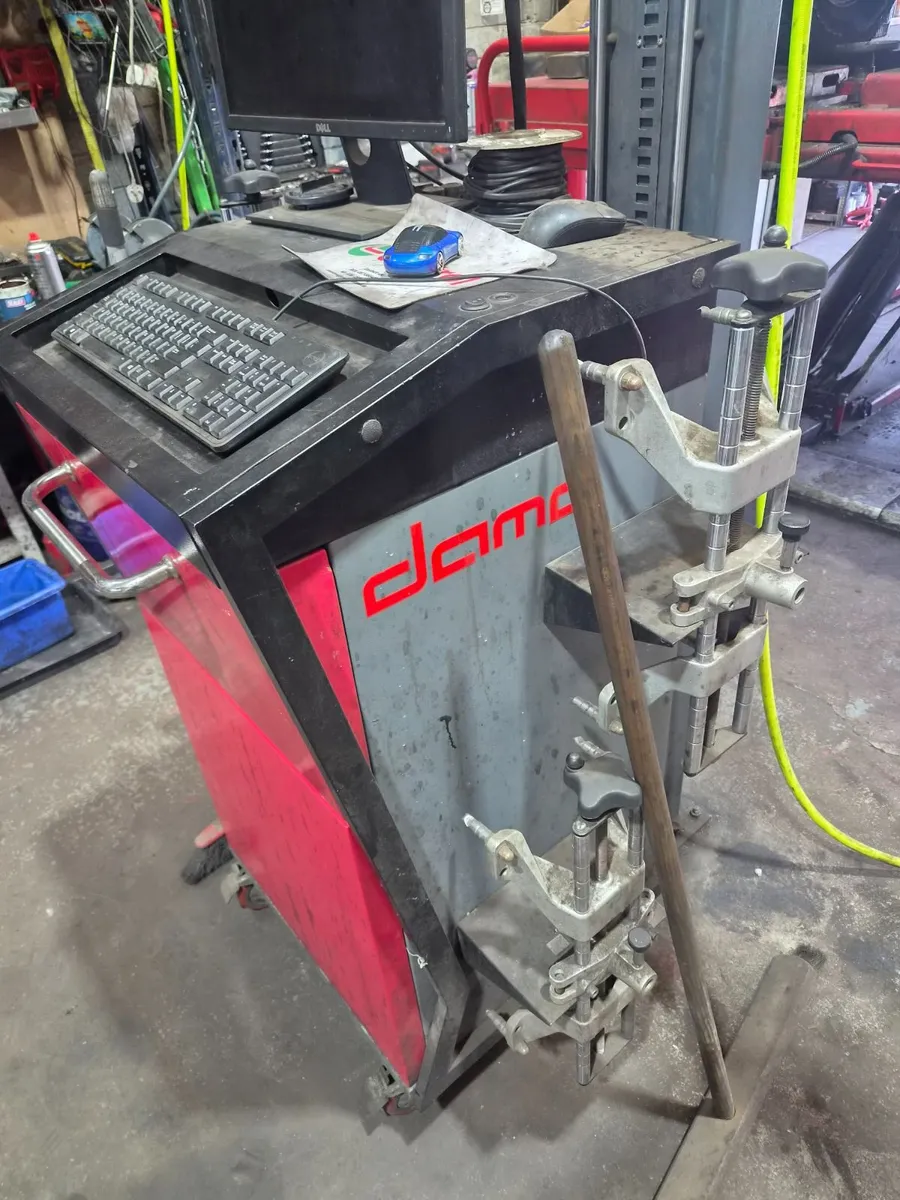 Dama wheel alignment machine - Image 3