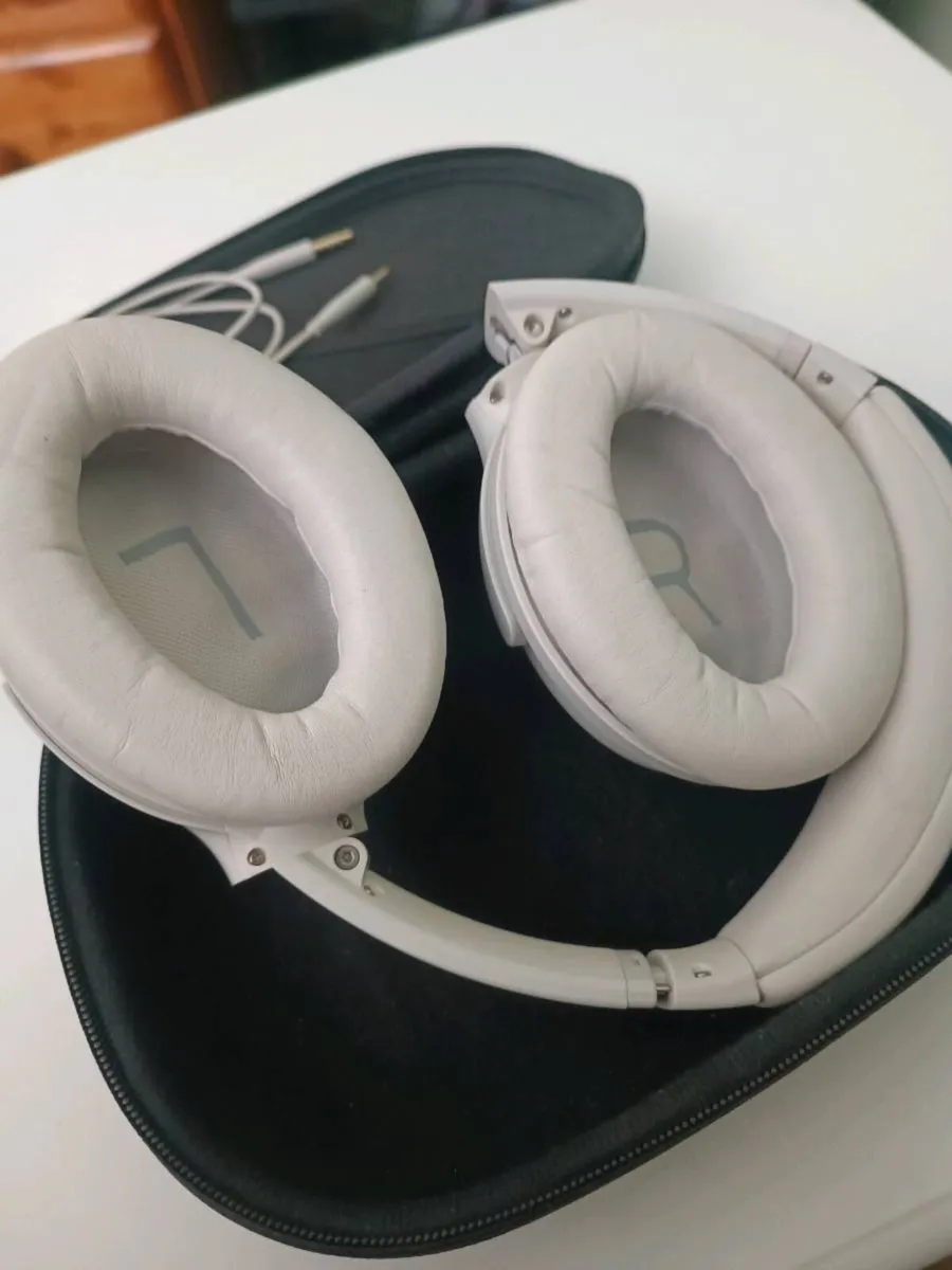 Bose QC45 perfect condition - Image 2