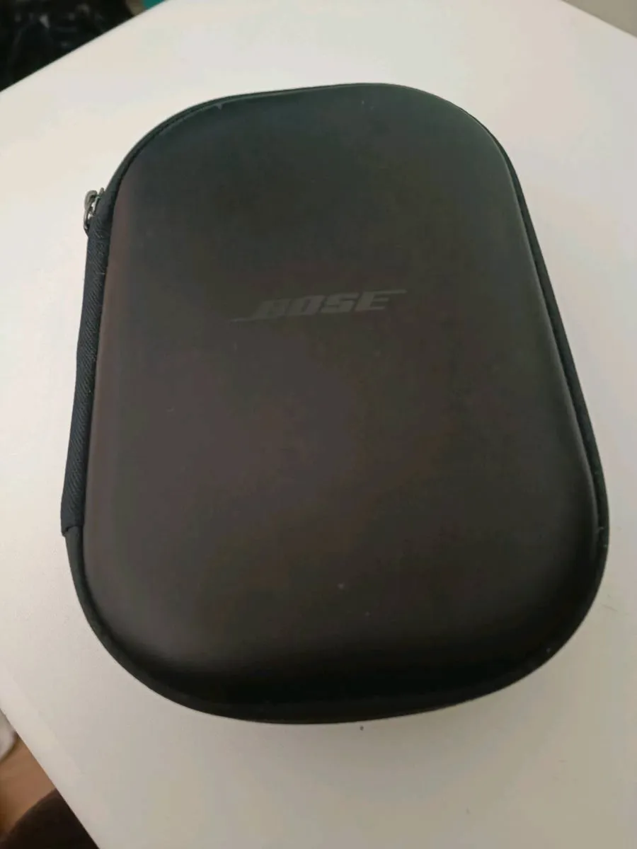 Bose QC45 perfect condition - Image 3