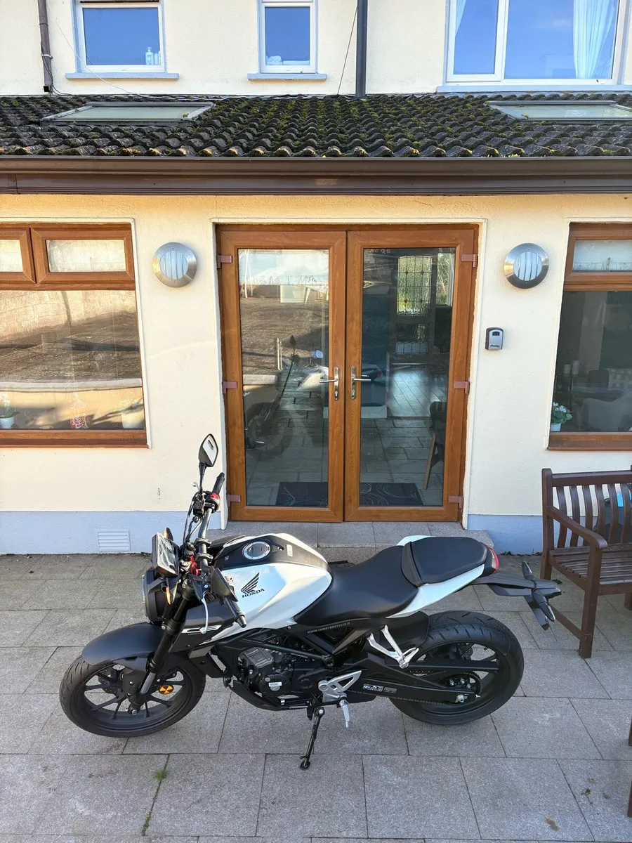 Motorcycle Honda CB125R 2025 – like new - Image 3