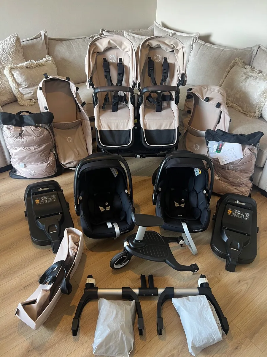 Bugaboo Donkey 5 Twin pram includes complete kit - Image 1