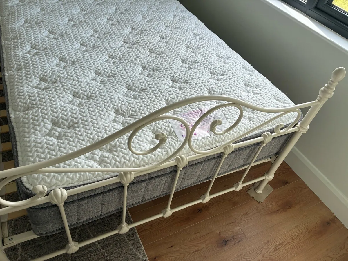Double bed - Image 4