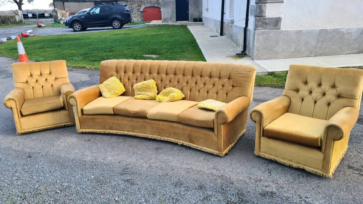 Couch and chairs - Image 1