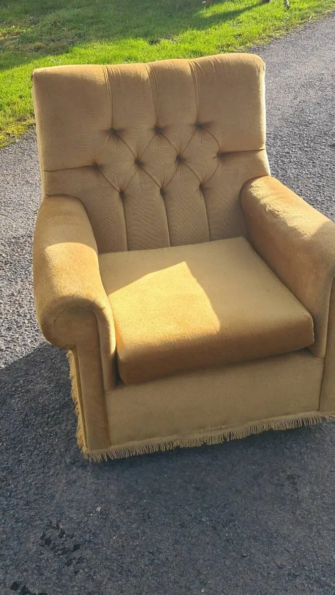 Couch and chairs - Image 2