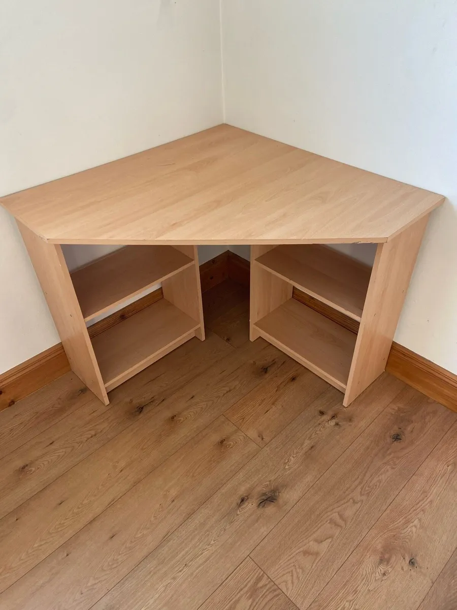 Corner desk