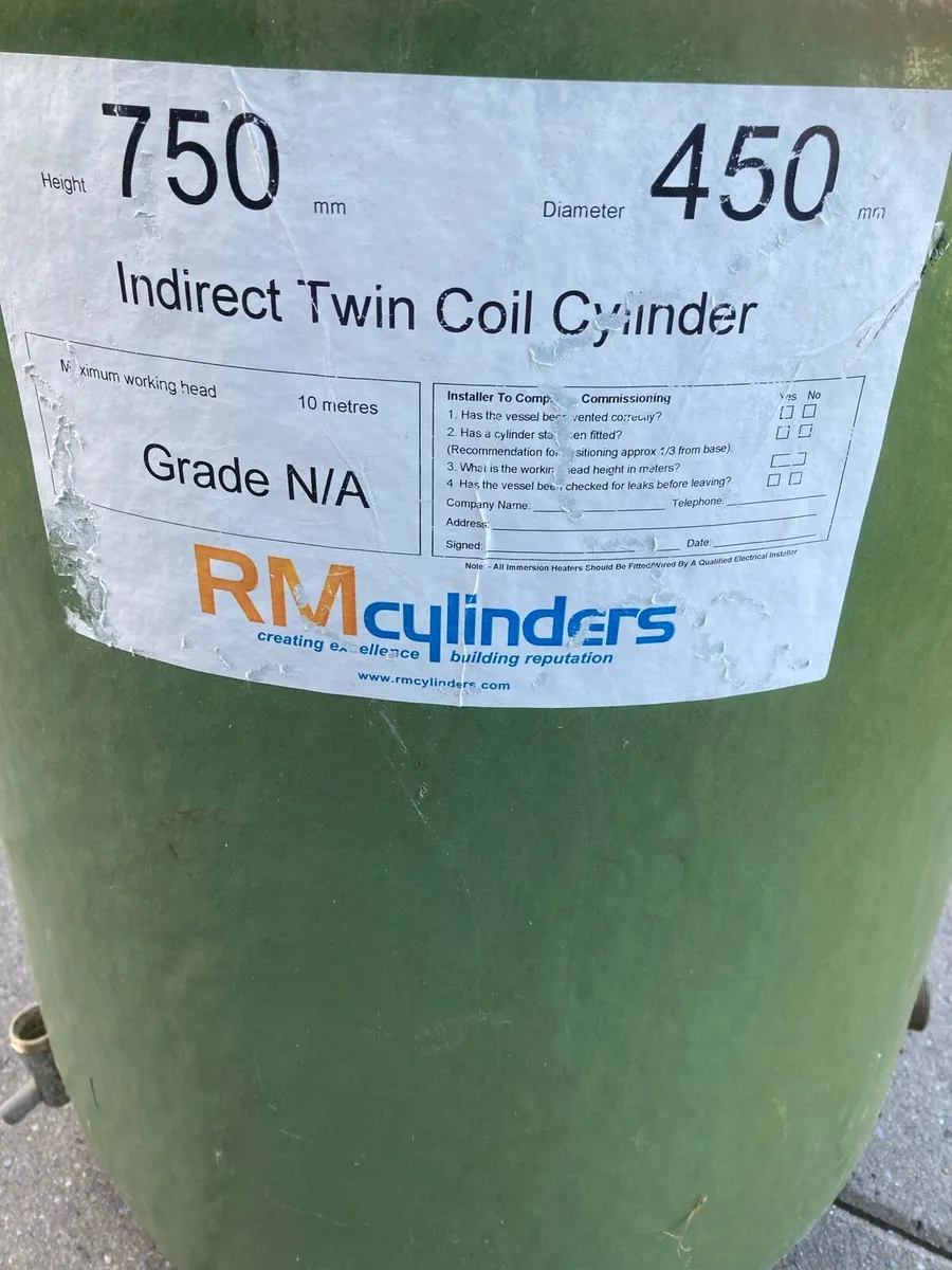 Hot water cylinder with immersion - Image 2