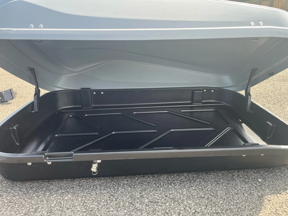 Roof rack and box - Image 1