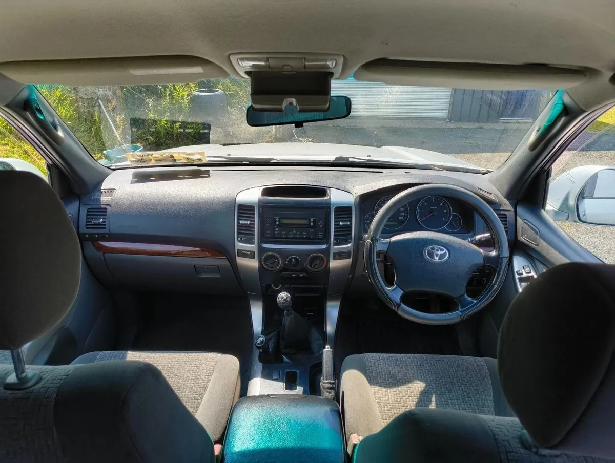 Toyota Land Cruiser 2006 - Image 2
