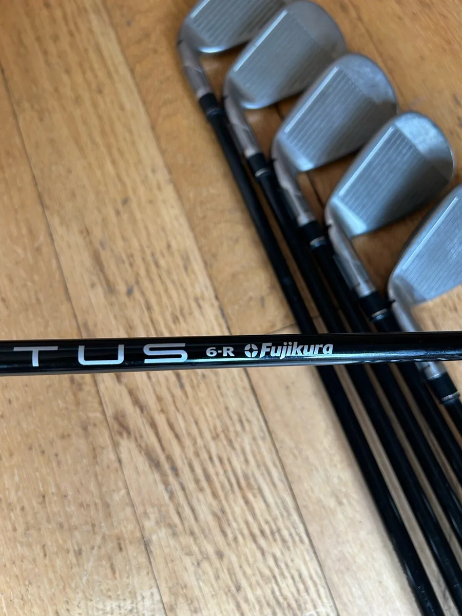 Taylormade Stealth irons 5 to PW regular graphite - Image 3