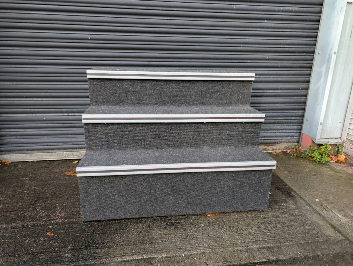 Shop display unit - Image 1