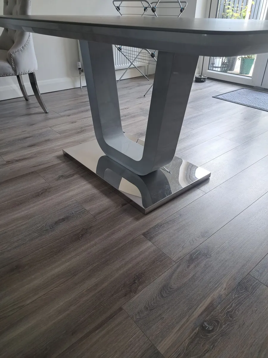 Dining table - Image 2