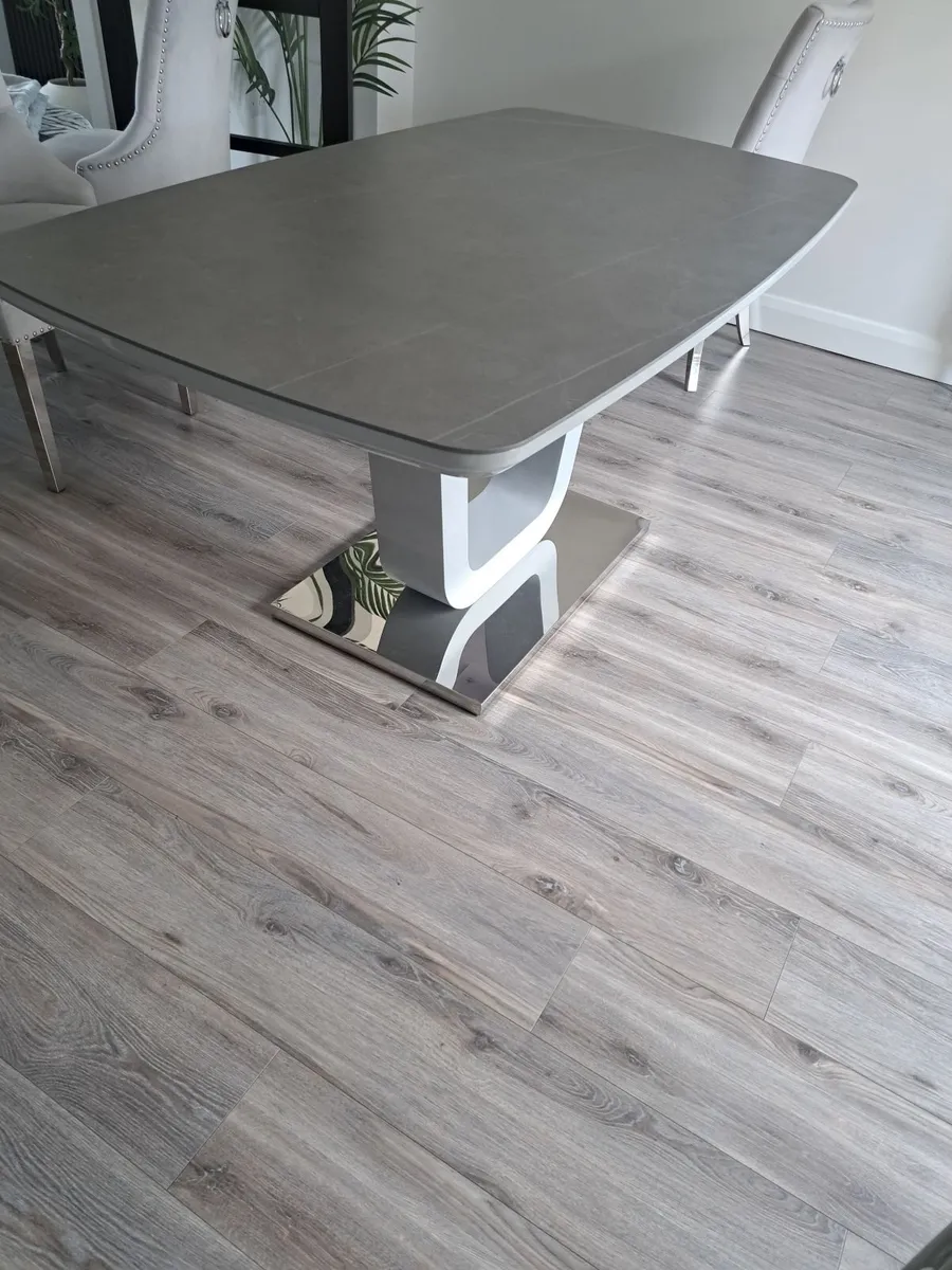 Dining table - Image 3