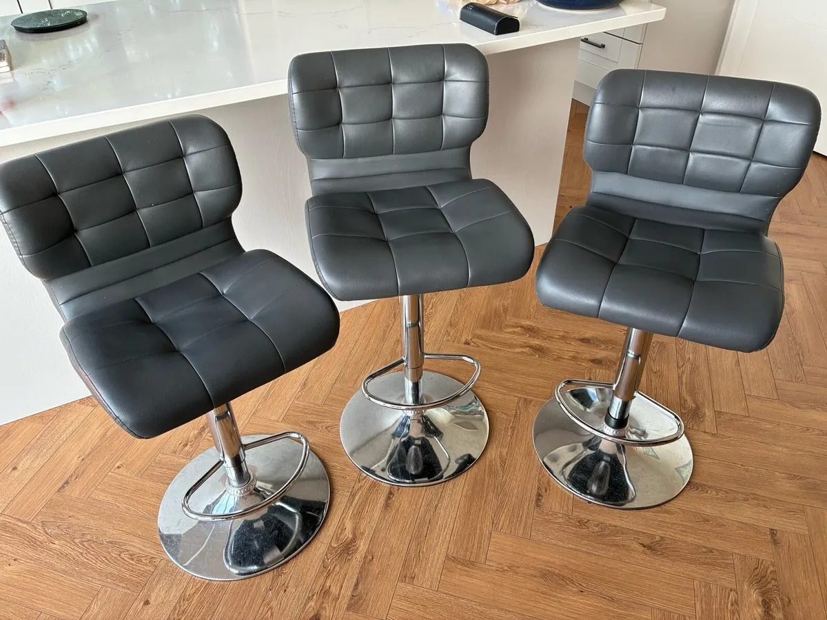 Kitchen stools - Image 1