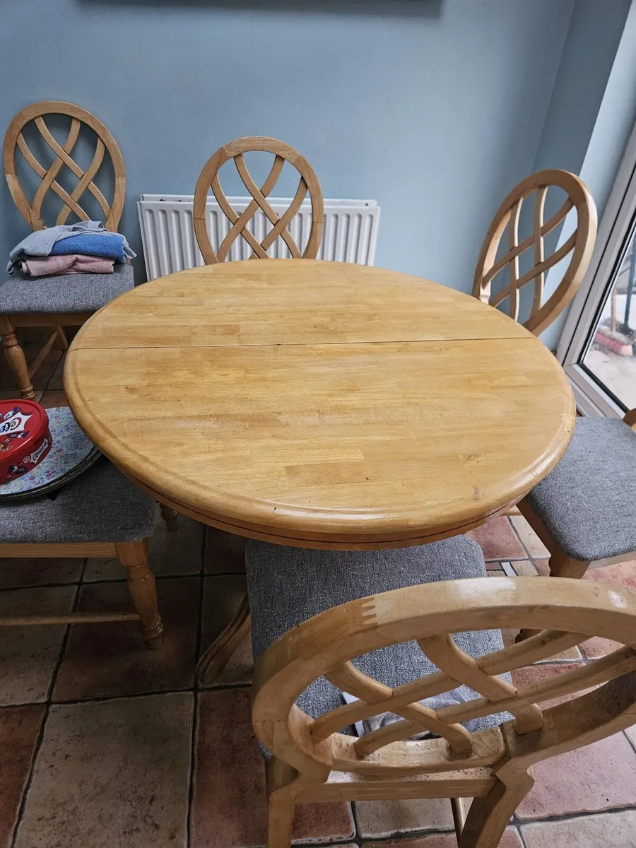 Wooden Round dining table with 6 chairs - Image 1