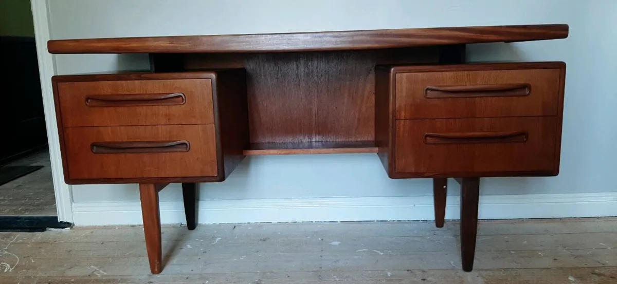 G Plan bedroom furniture - lockers and table - Image 1