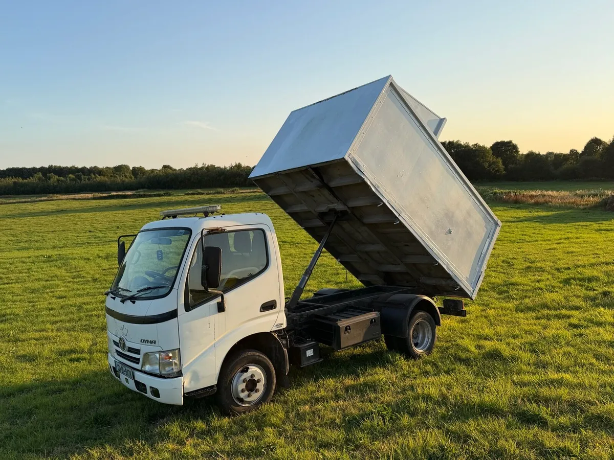 2013 Toyota Dyna tipper - Image 4