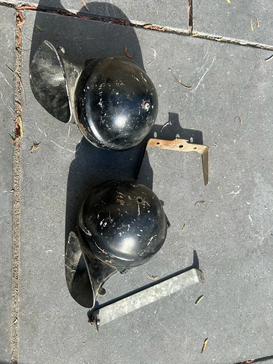 Original Lucas Twin Horns - Image 4