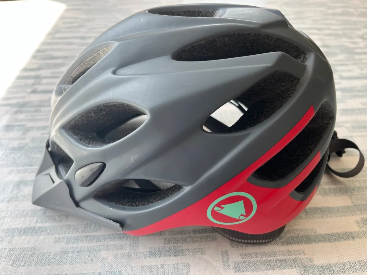Cycling helment - Image 1