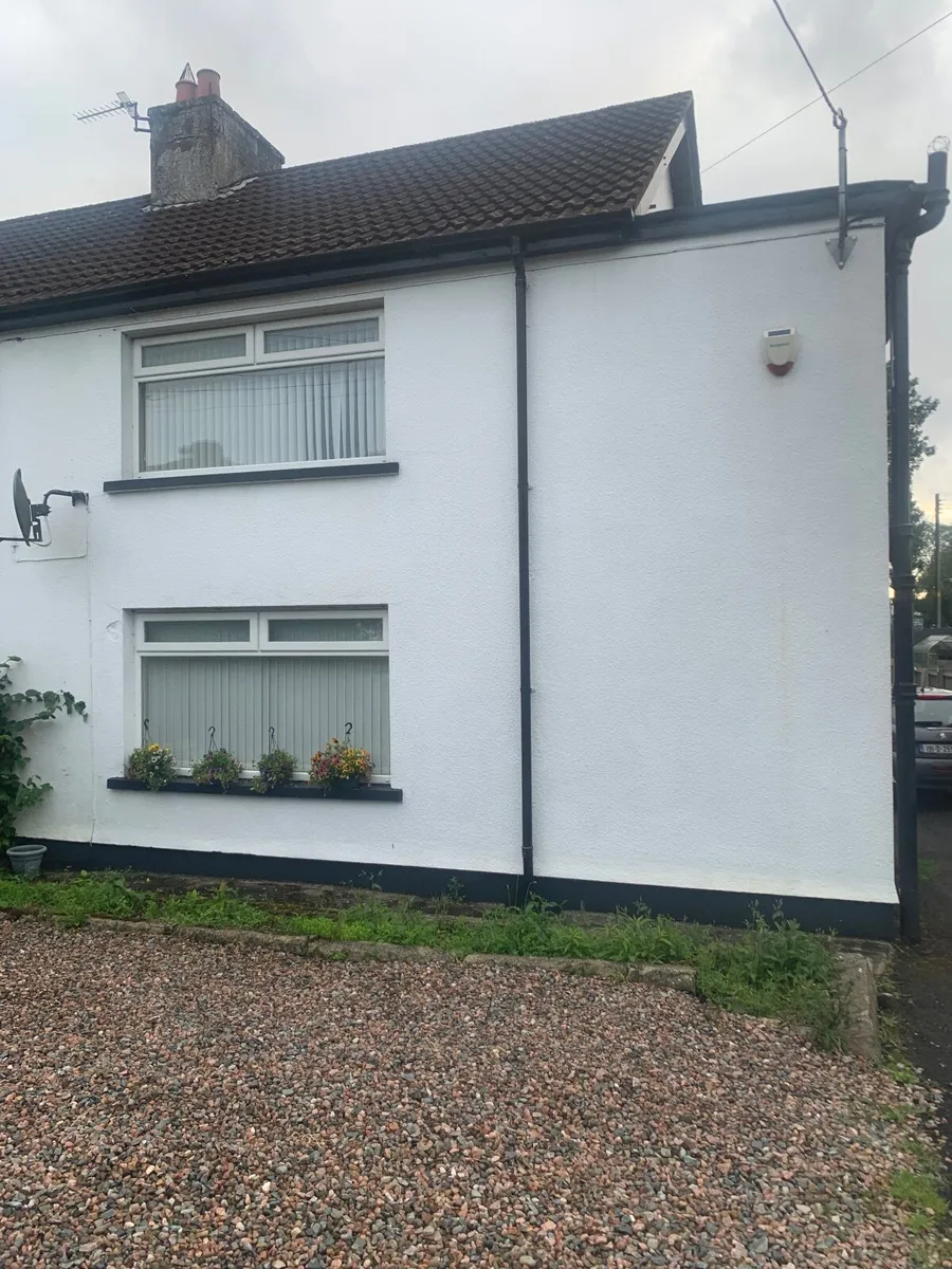 Summer Holiday Home in Antrim | Sleeps 4/5 - Image 1