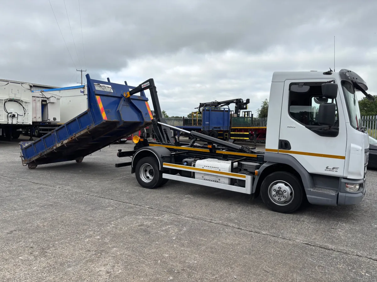 2016 DAF 7.5 ton Hook Loader Manual gear box - Image 1