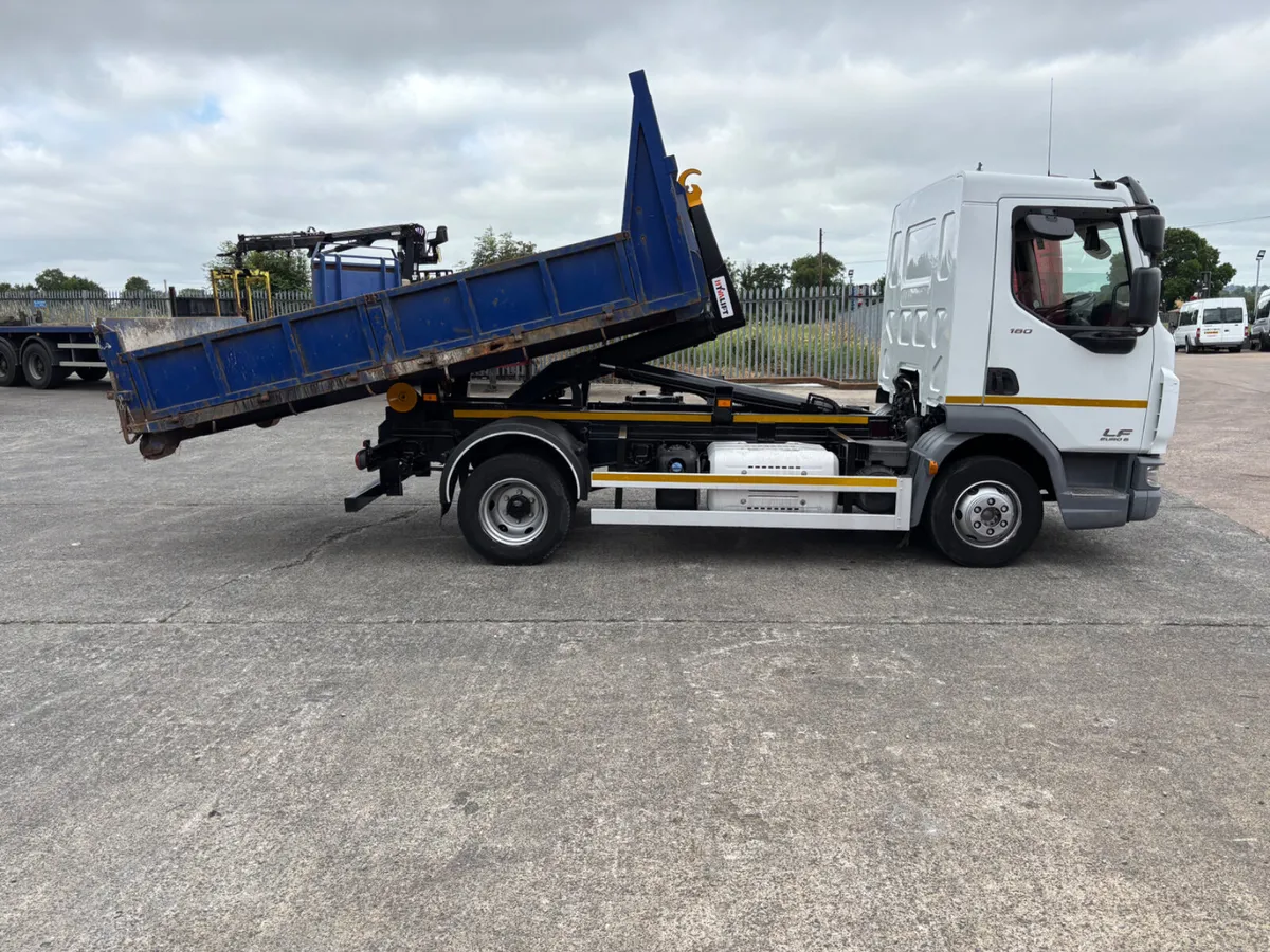 2016 DAF 7.5 ton Hook Loader Manual gear box - Image 3