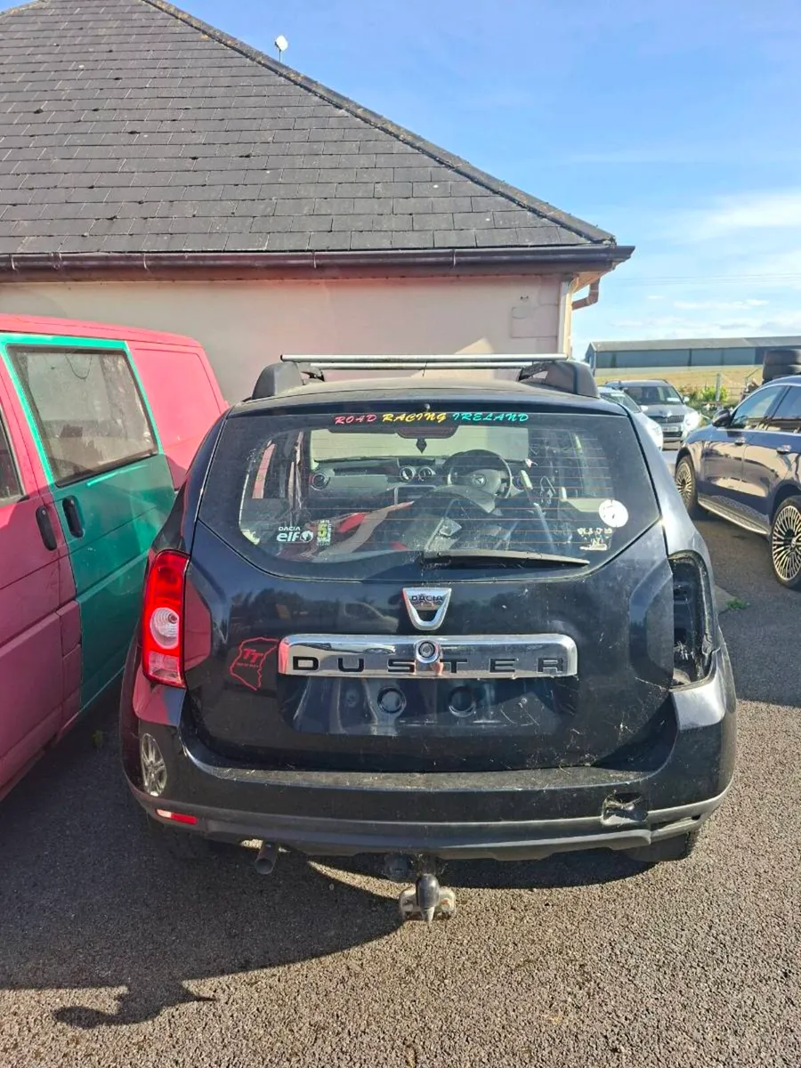Dacia Duster 1.5 dci 6 speed FOR BREAKING - Image 3