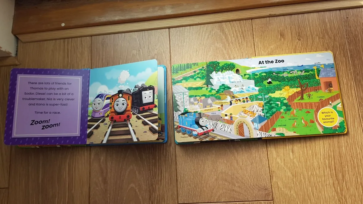 Thomas & friends books puzzles + train toy - Image 4