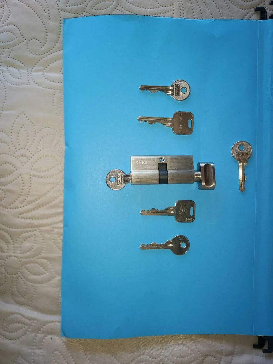 Lock and 5 Keys - Image 1