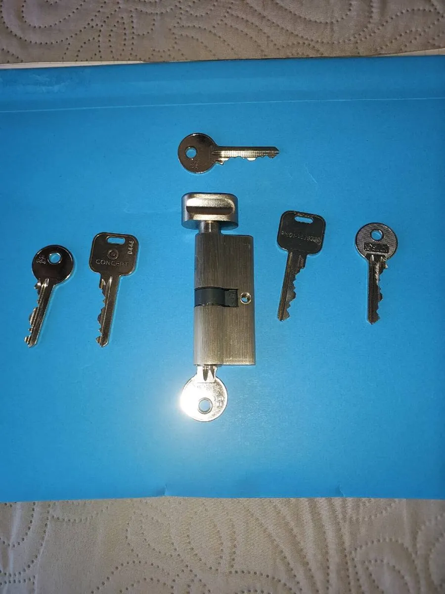Lock and 5 Keys - Image 2