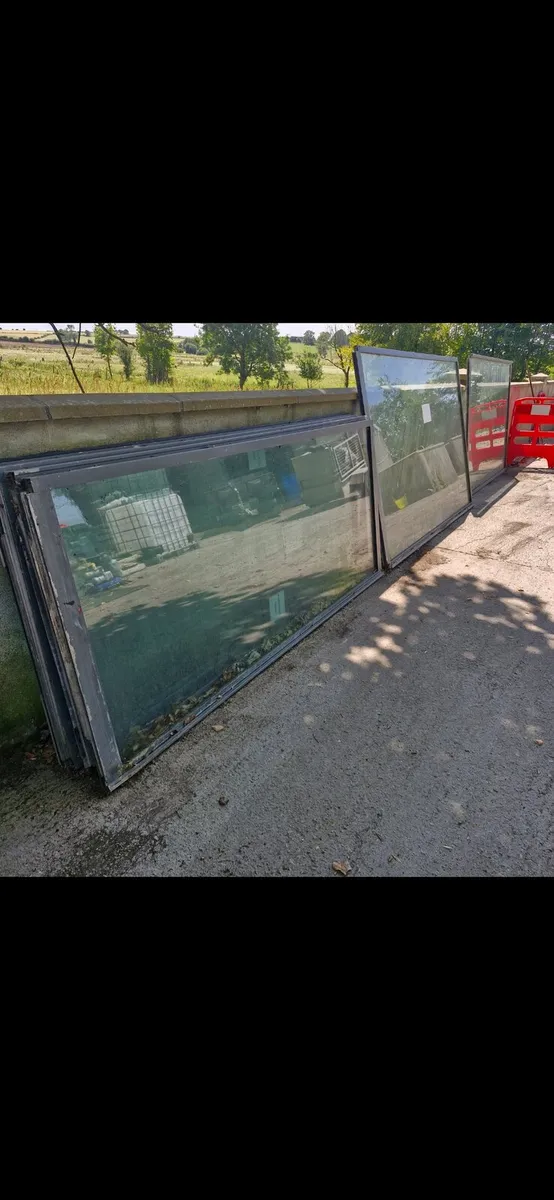 Glass panels - Image 1