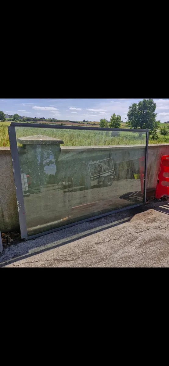 Glass panels - Image 2