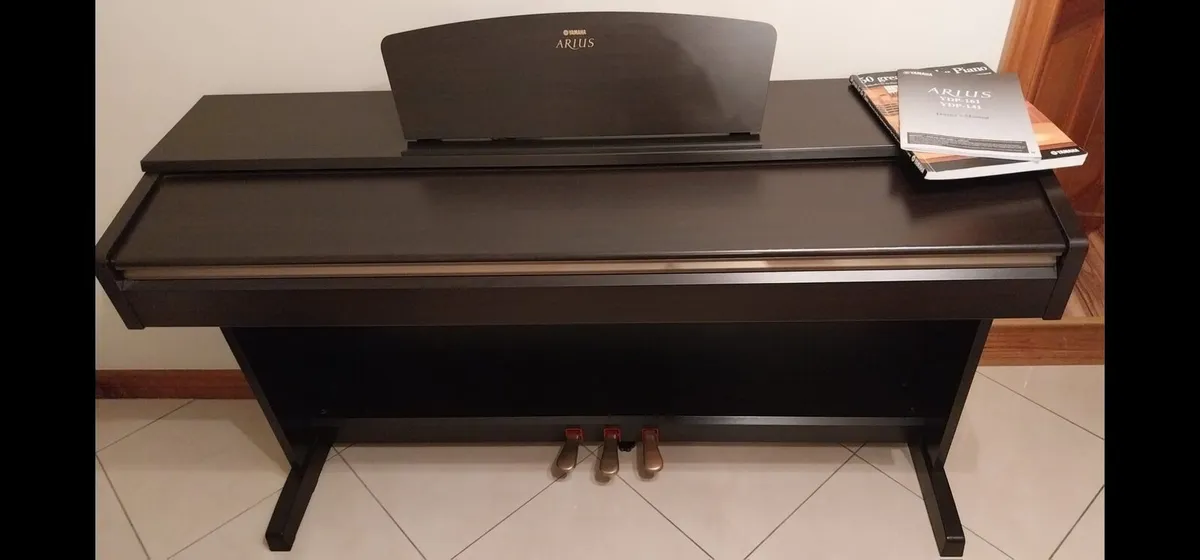 Yamaha electric piano - Image 1