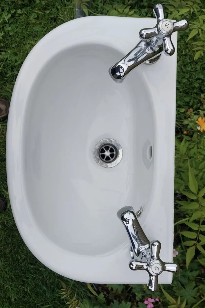 Small Sink - Image 2