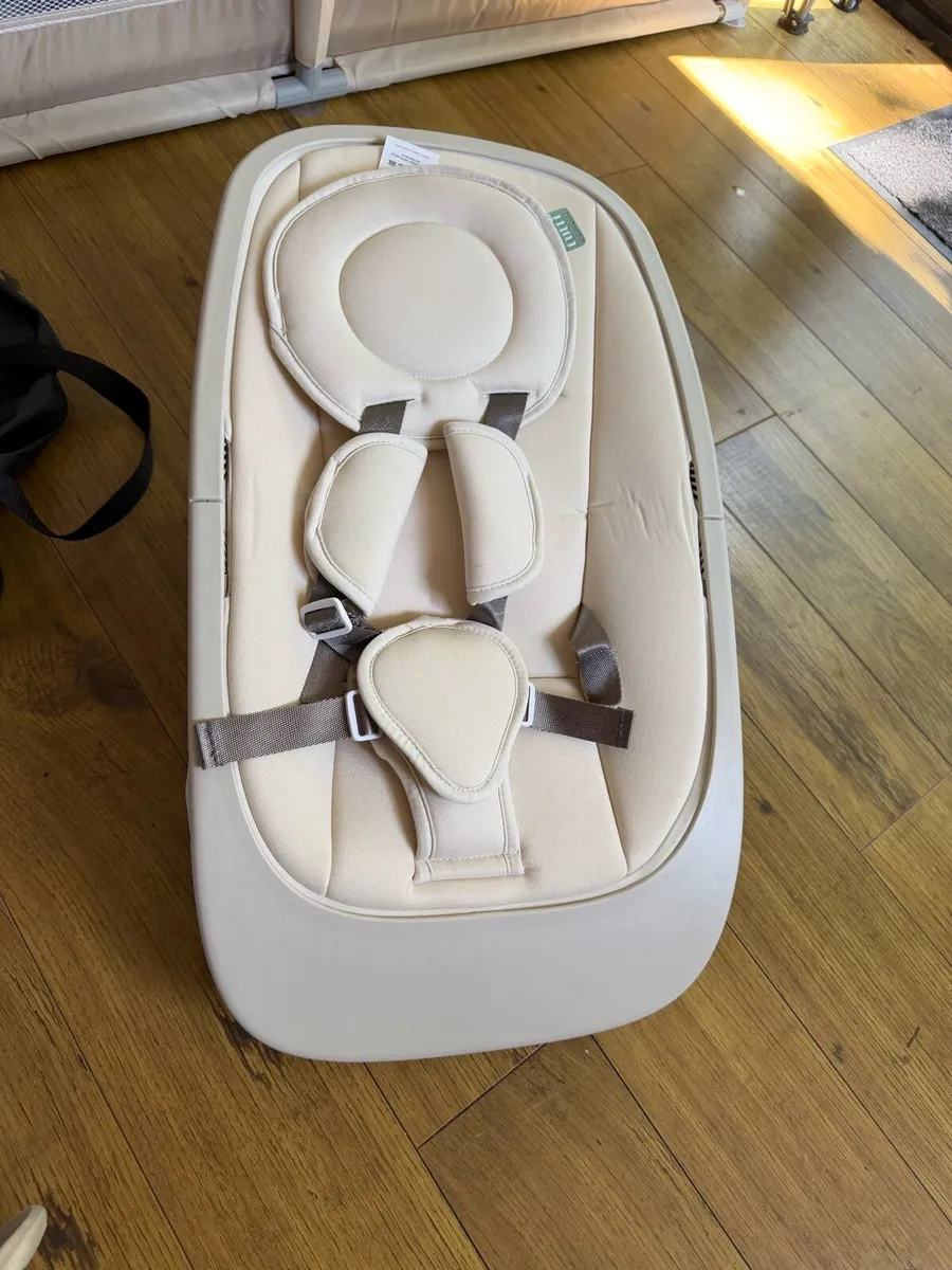 Tutti Bambini Nova newborn rocker/bouncer as new - Image 1